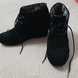 Toms Black Suede Wedge Bootie Size 8M